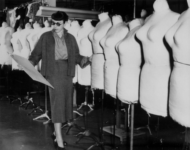 edith-head-with-forms1-1024x808