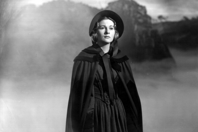 Joan Fontaine in Jane Eyre.